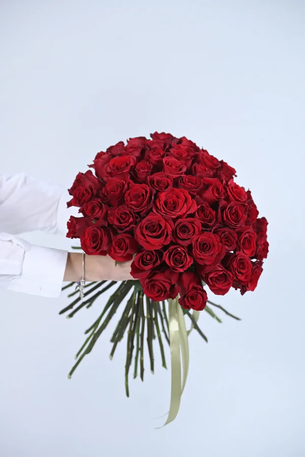 წითელი ვარდის თაიგული