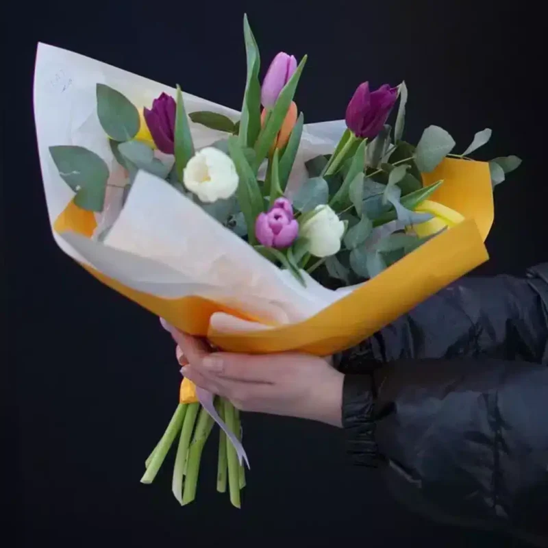 9 Tulips Bouquet