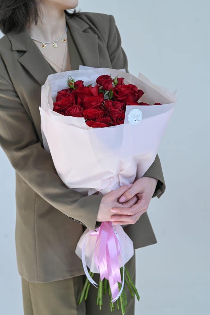 Микс красных роз
