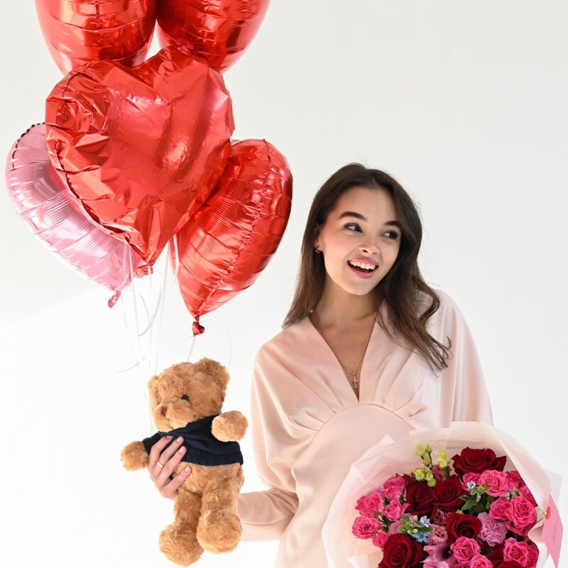 ვალენტინობის კომბო + დათუნია + 5ც ჰელიუმის ბუშტი