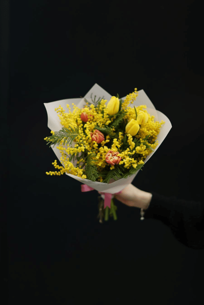 ტიტების და სეზონური მიმოზის თაიგული