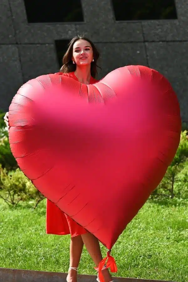 Giant heart-shaped balloon (foiled)