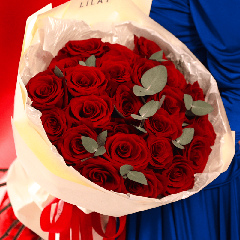 25 წითელი ჰოლანდიური ვარდი