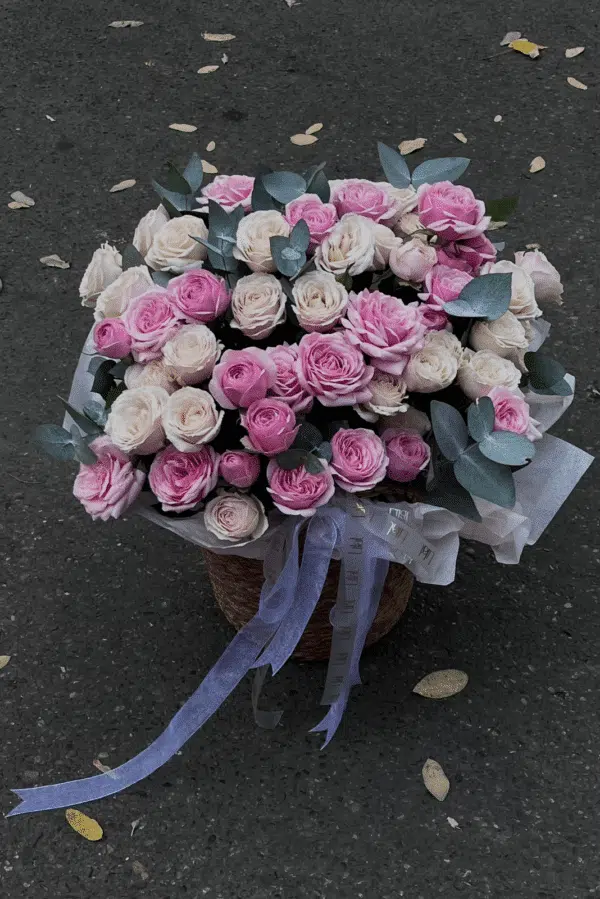 პიონისებური სპრეი ვარდების კალათა