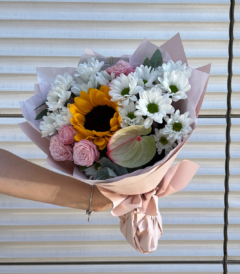 ყვავილების მაღაზია,თაიგულები,ყვავილები,საქორწილო თაიგულები,საჩუქრები