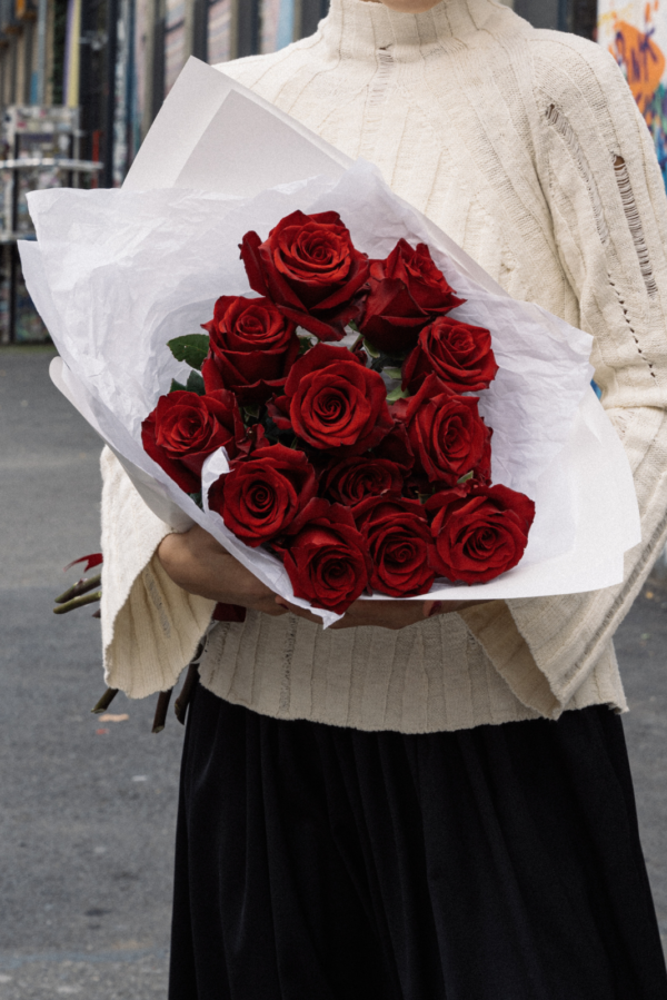 13 красных роз